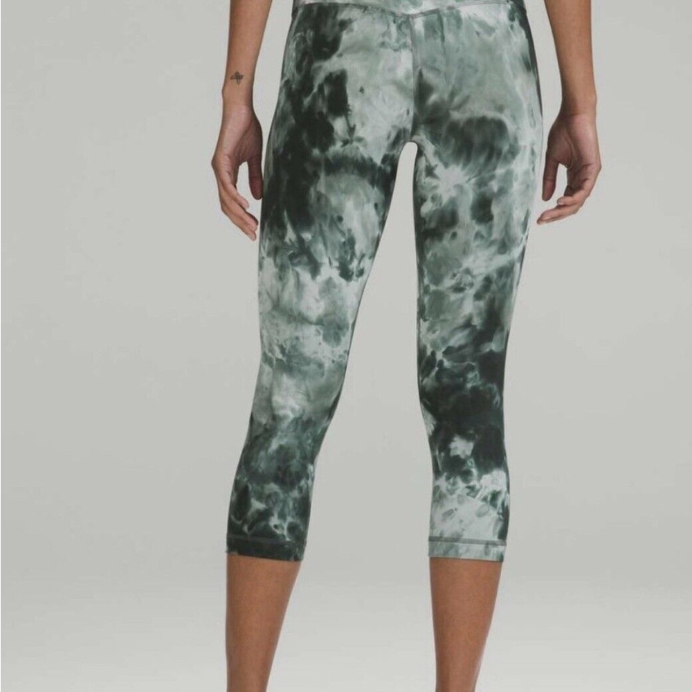 Lululemon Align High-Rise Crop 23"
Diamond Dye Starlight Smoked Spruce Size 8